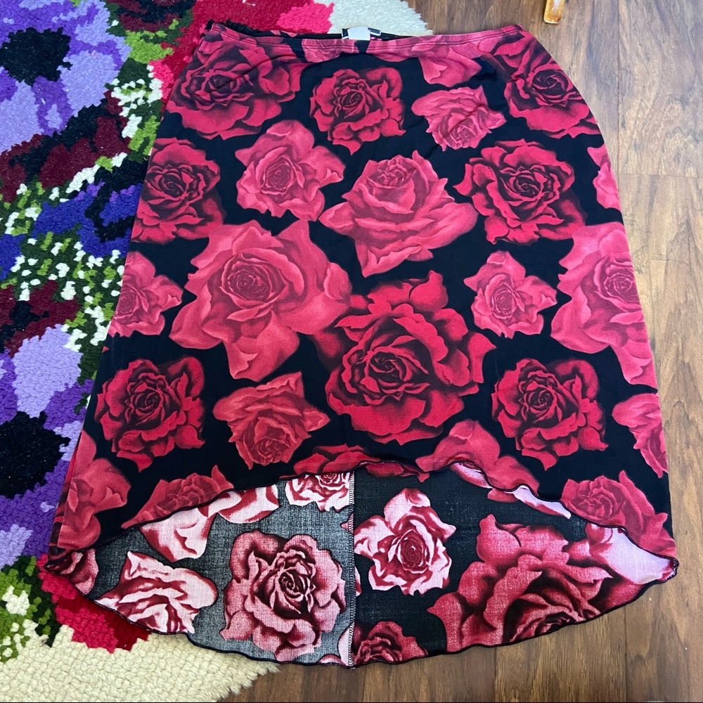 Vintage 90’s/Y2K Fashion Bug Red Rose High Low Skirt Size 1X